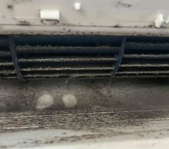 东明空调吹的风有股烧焦味是怎么回事